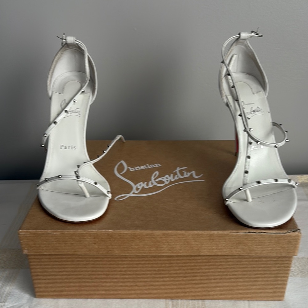 DESIGNER Christian LOUBOUTIN RED BOTTOMS, worn Once! Size 39.5.